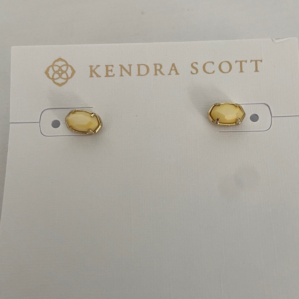 Kendra Scott light yellow Emilie stud gold earrings
